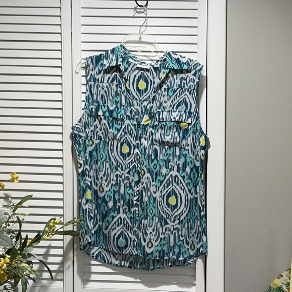 New York & Company Blue and Yellow Patterned Top